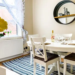 The Warwick - Quaint Victorian With Free Parking York