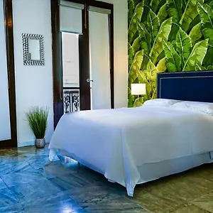 Navona Studios Inn